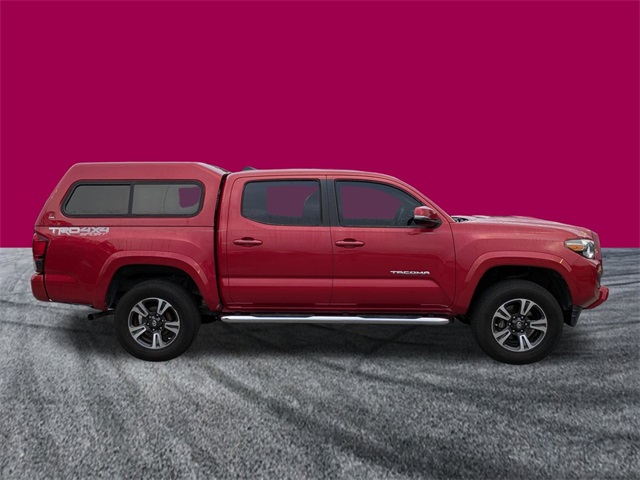 2018 Toyota Tacoma TRD Sport photo 3