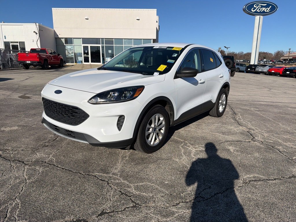 Used 2022 Ford Escape SE with VIN 1FMCU9BZ2NUA61699 for sale in Kansas City