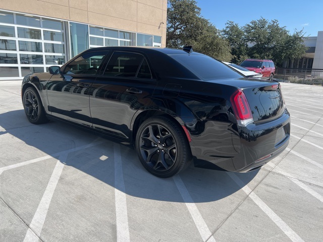 2023 Chrysler 300 Touring photo 14