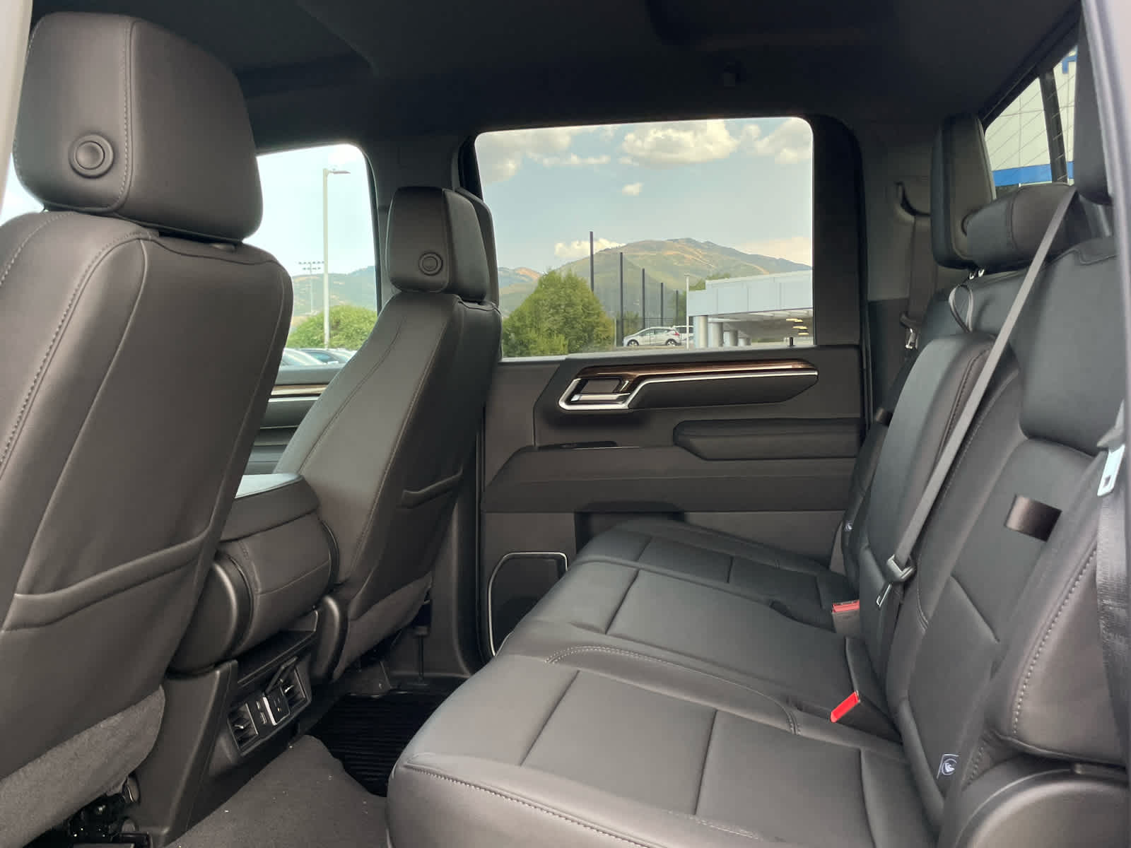 2025 Chevrolet Silverado 3500HD LT photo 19