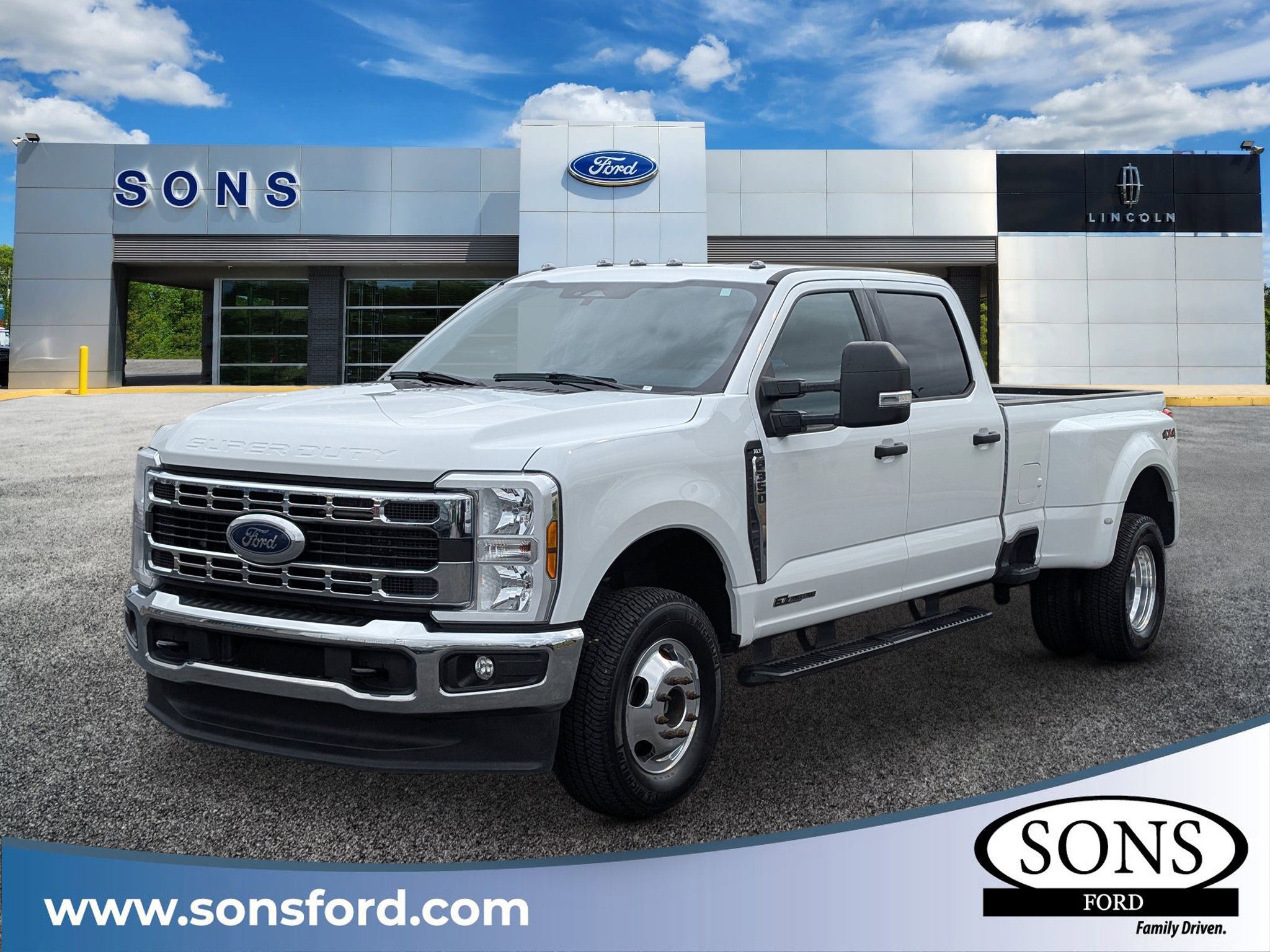 2024 Ford F-350 Super Duty XLT's photo