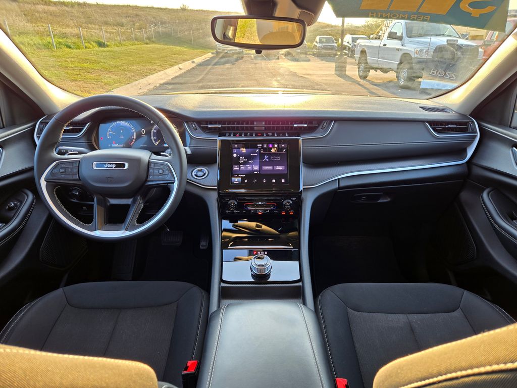 2024 Jeep Grand Cherokee Laredo X photo 14