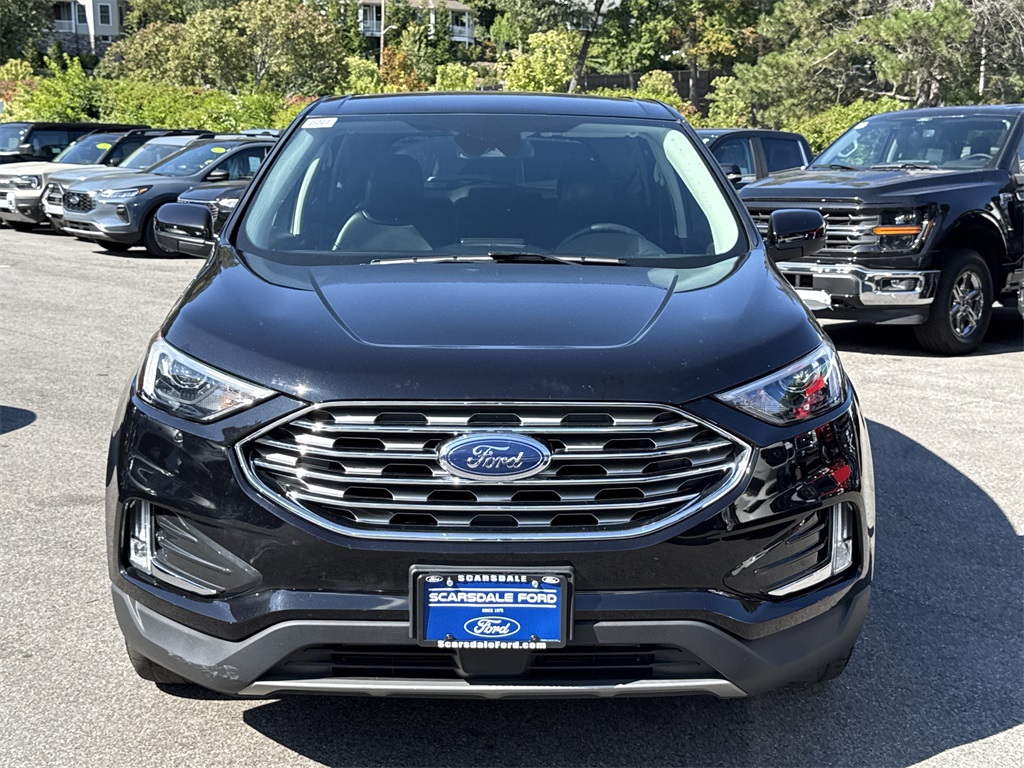 2022 Ford Edge SEL photo 2