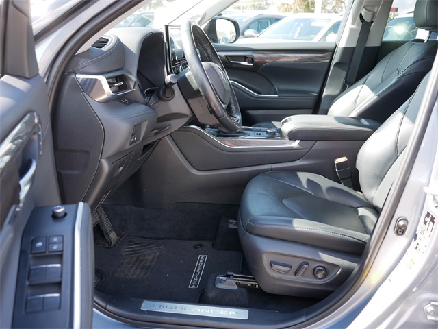 2021 Toyota Highlander Limited photo 11