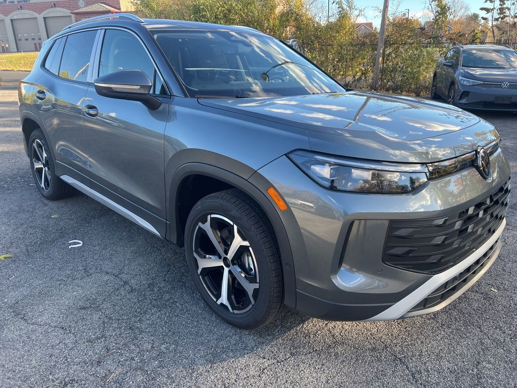 2026 Volkswagen Tiguan SE photo 3