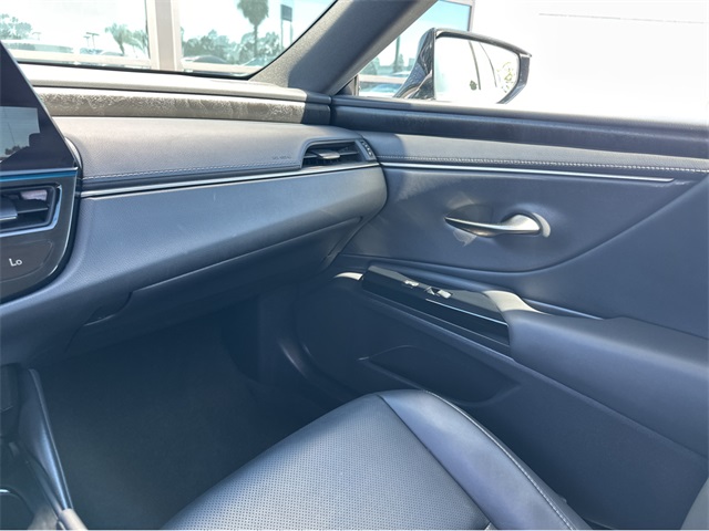2025 Lexus ES 300h Premium photo 16