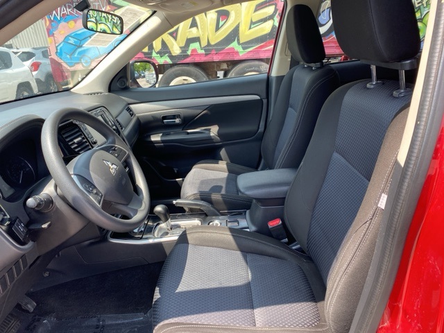 2018 Mitsubishi Outlander ES photo 9