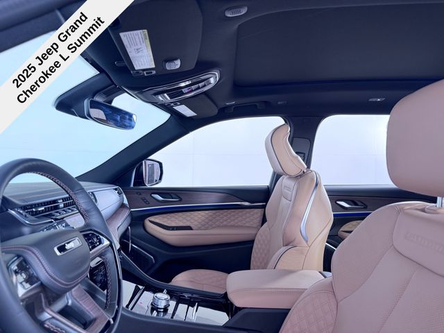 2025 Jeep Cherokee L Summit photo 16