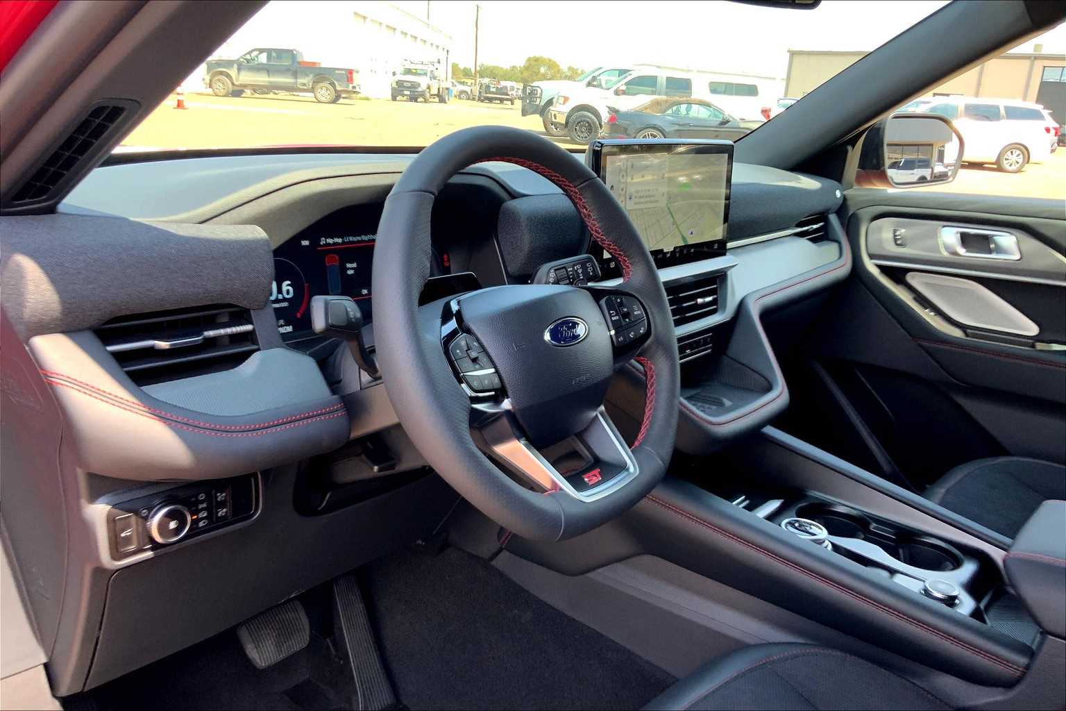 2025 Ford Explorer ST photo 8
