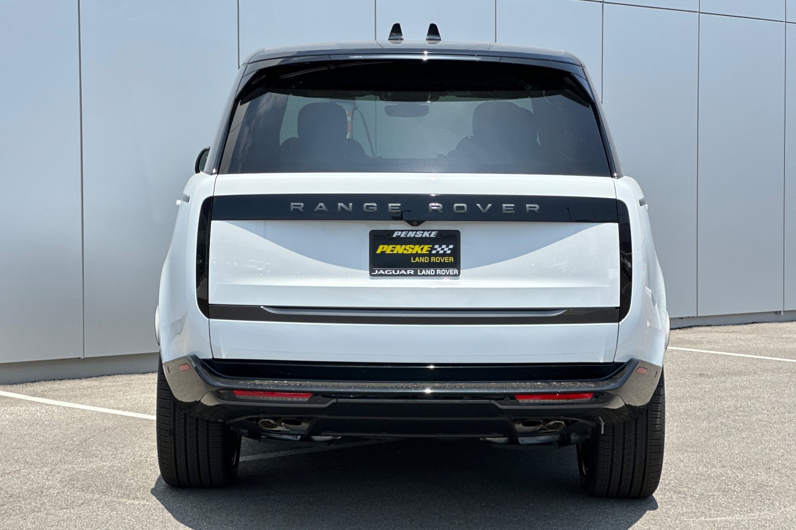2025 Land Rover Range Rover SE photo 4