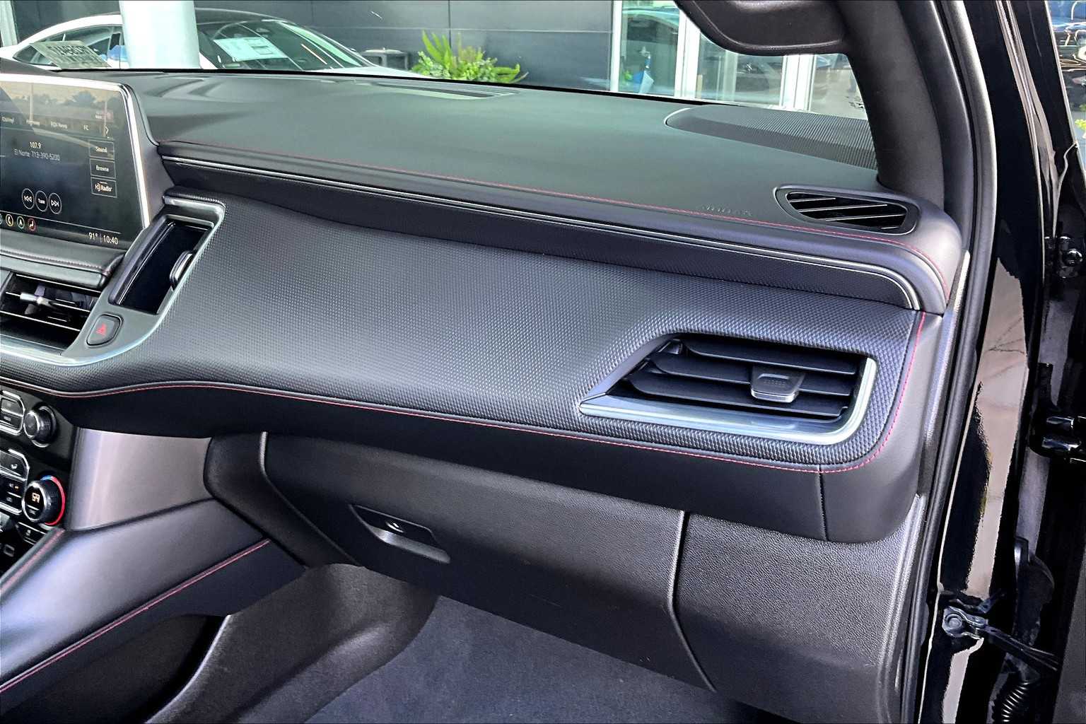 2021 Chevrolet Suburban RST photo 15