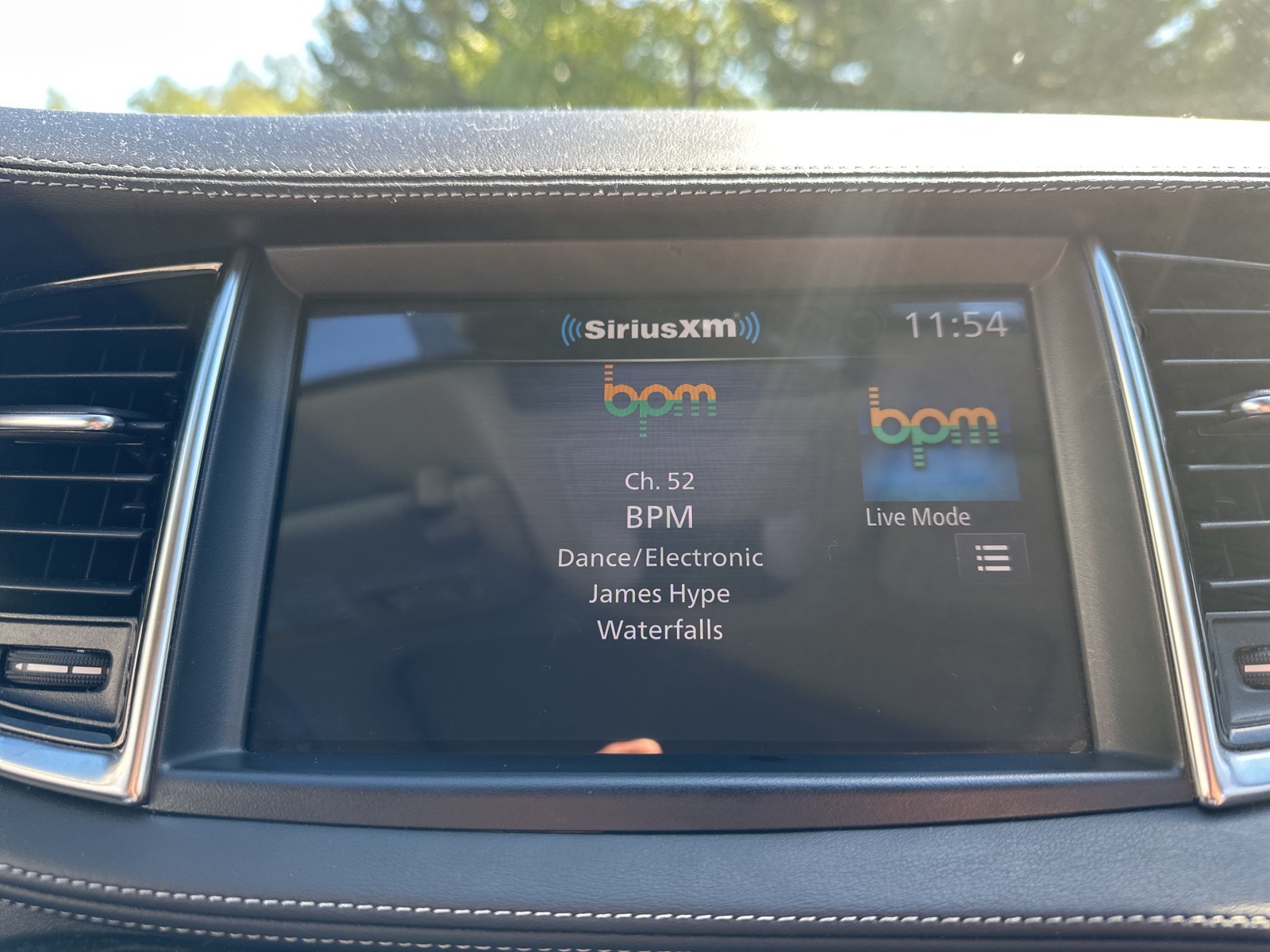 2025 Infiniti QX50 Luxe AWD photo 4