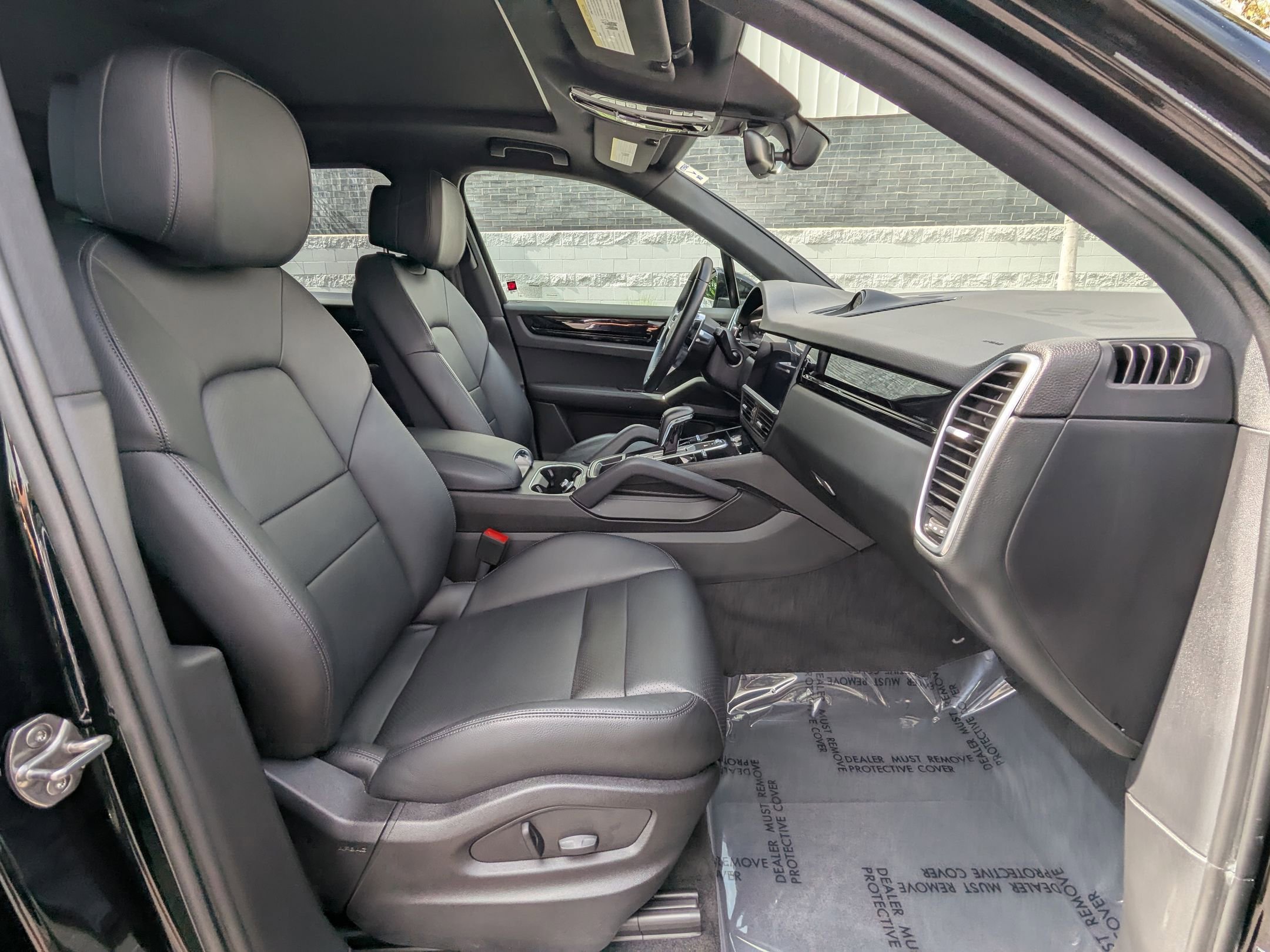 2023 Porsche Cayenne Platinum Edition photo 22