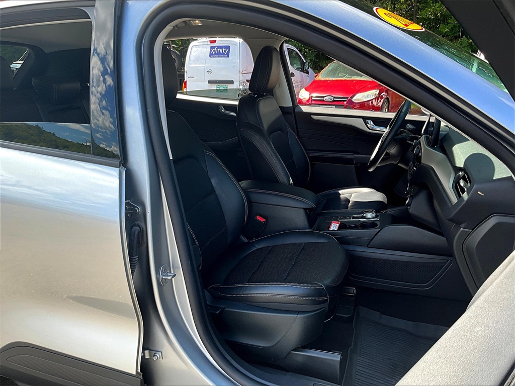 2022 Ford Escape SEL photo 10