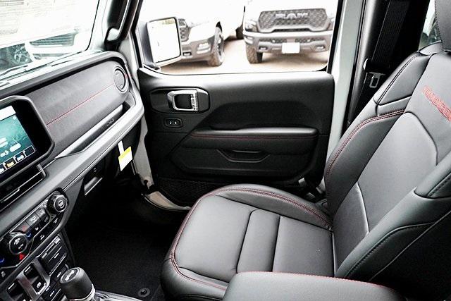 New 2025 Bright White Clear-Coat Exterior Paint Jeep Rubicon image 27