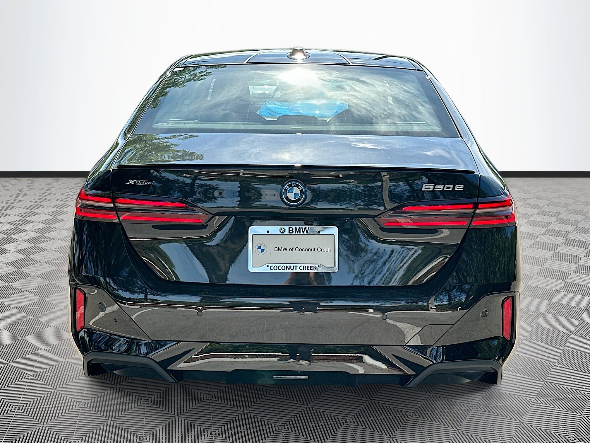 2026 Bmw 550e xDrive photo 4