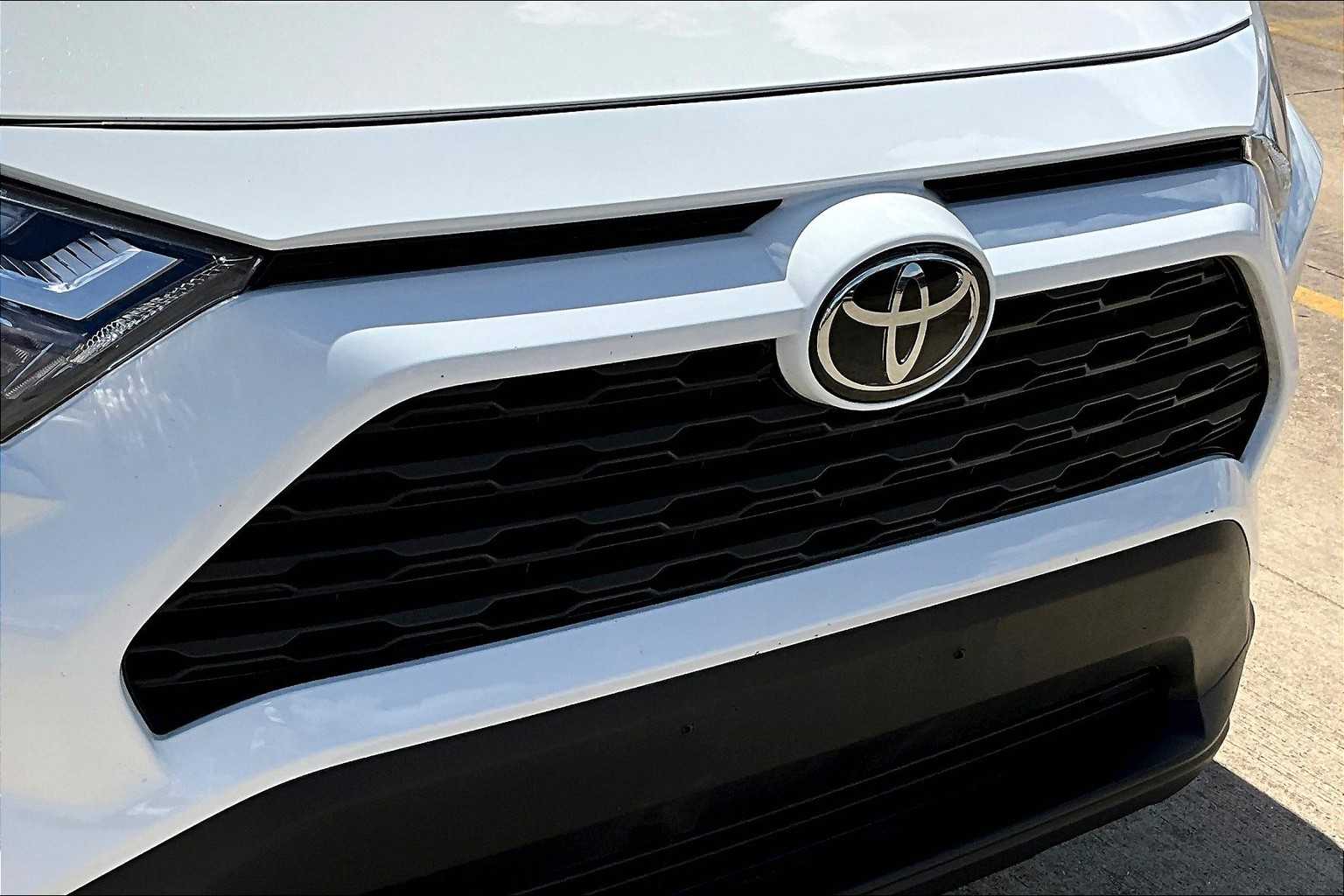 2024 Toyota RAV4 LE photo 28