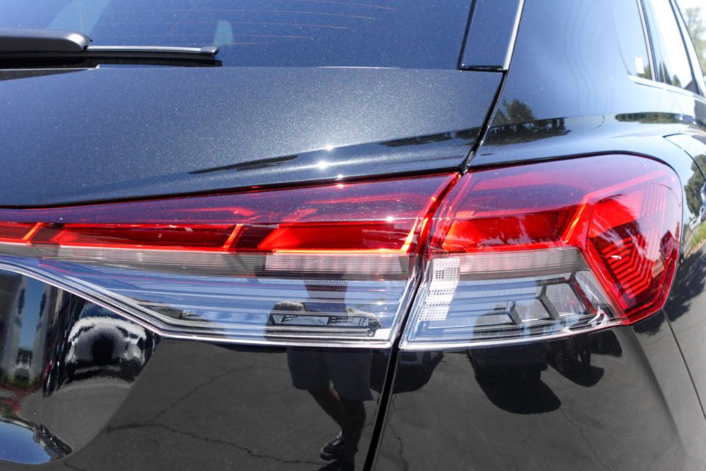 2023 Audi Q4 40 E-tron Premium Plus photo 5
