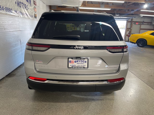 2025 Jeep Grand Cherokee Laredo X photo 4