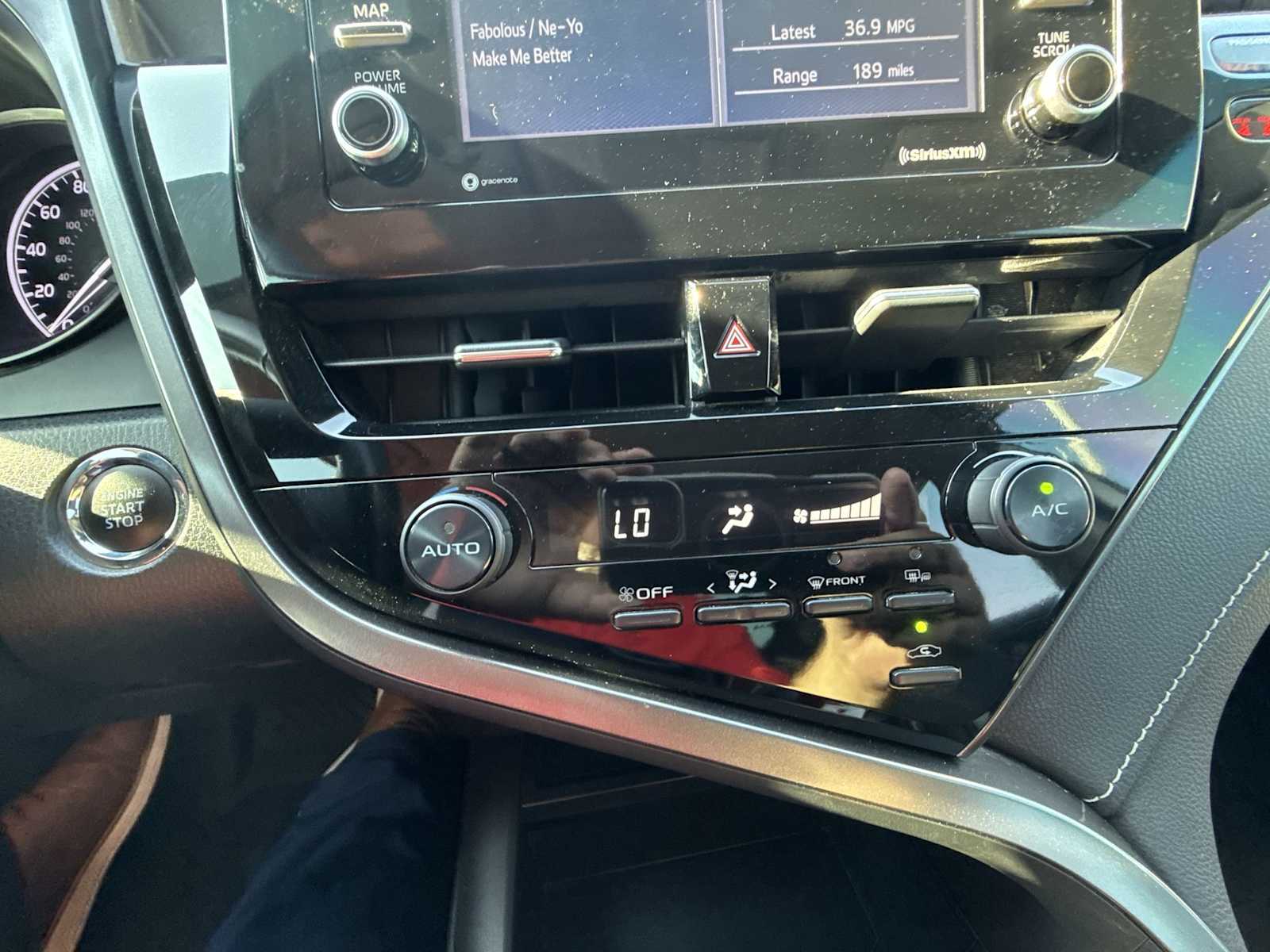 2021 Toyota Camry SE photo 18
