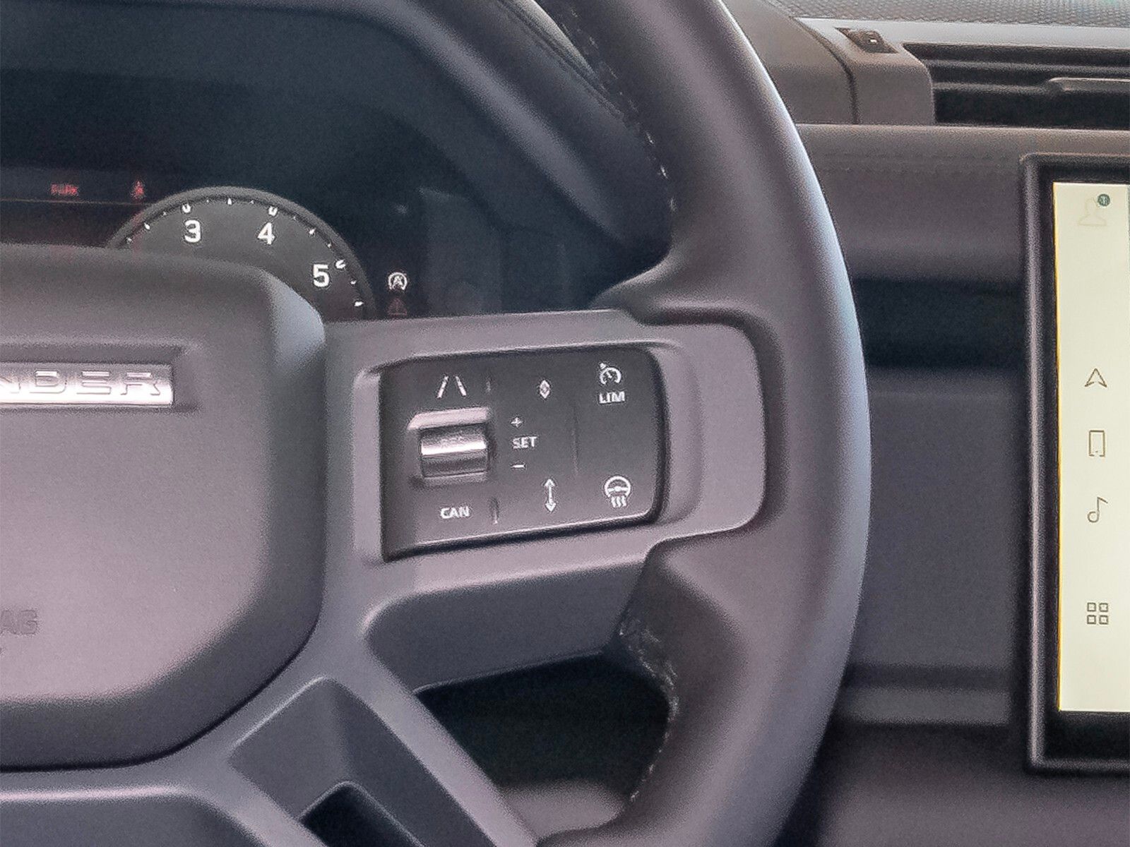2025 Land Rover Defender 110 X-Dynamic SE photo 14