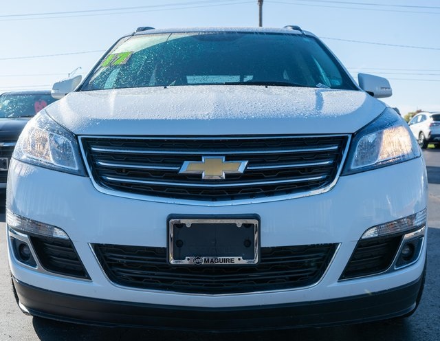 2017 Chevrolet Traverse 1LT photo 3