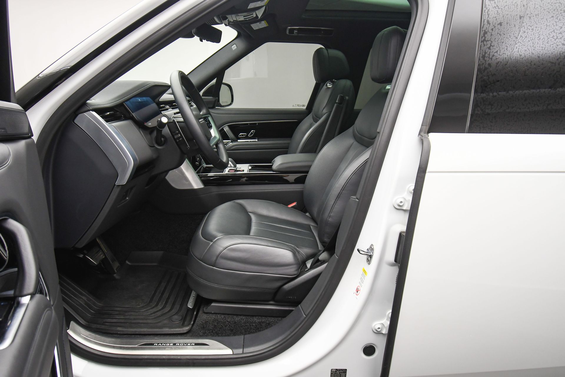 2025 Land Rover Range Rover SE photo 19