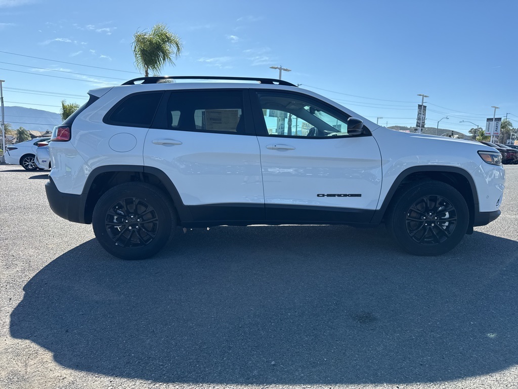 2023 Jeep Cherokee Altitude Lux photo 2