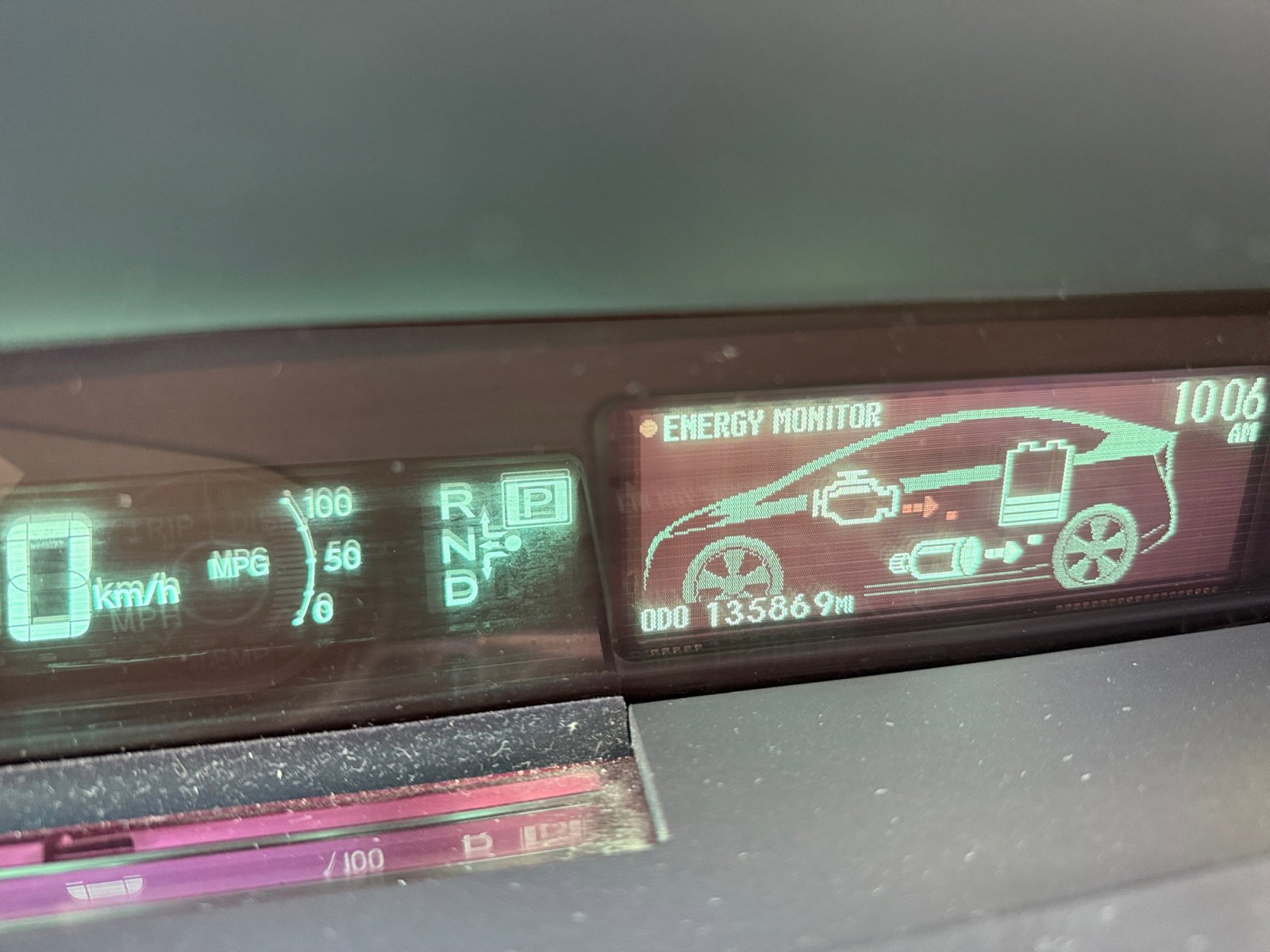 2010 Toyota Prius Four photo 11