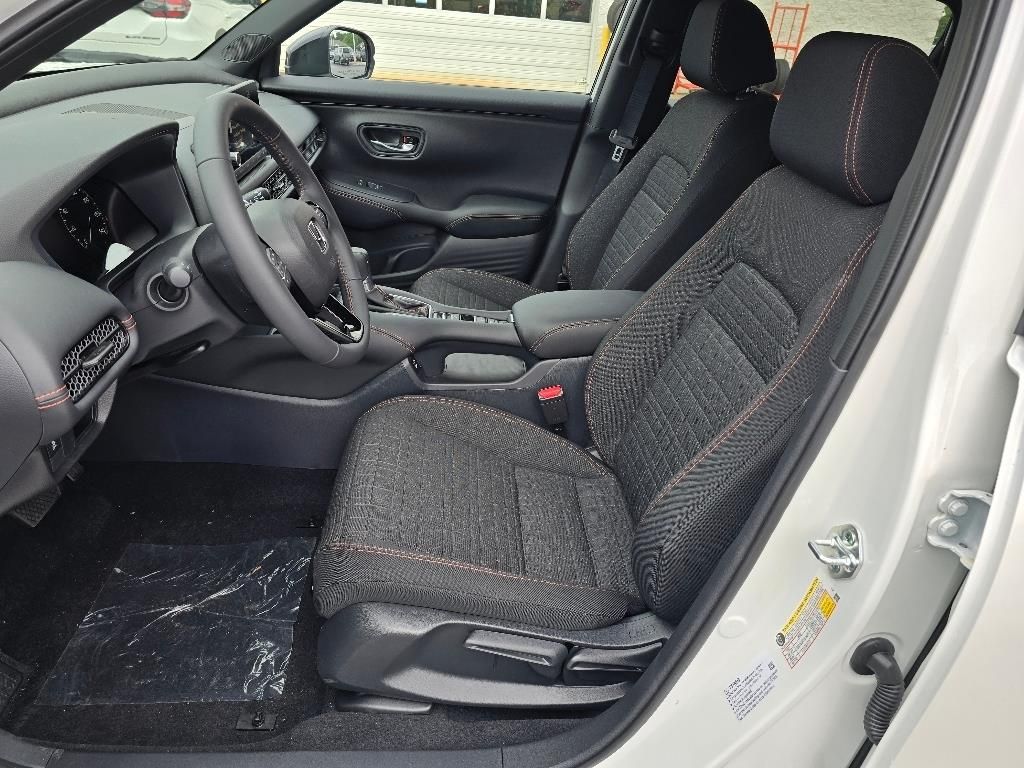 2025 Honda HR-V Sport photo 11