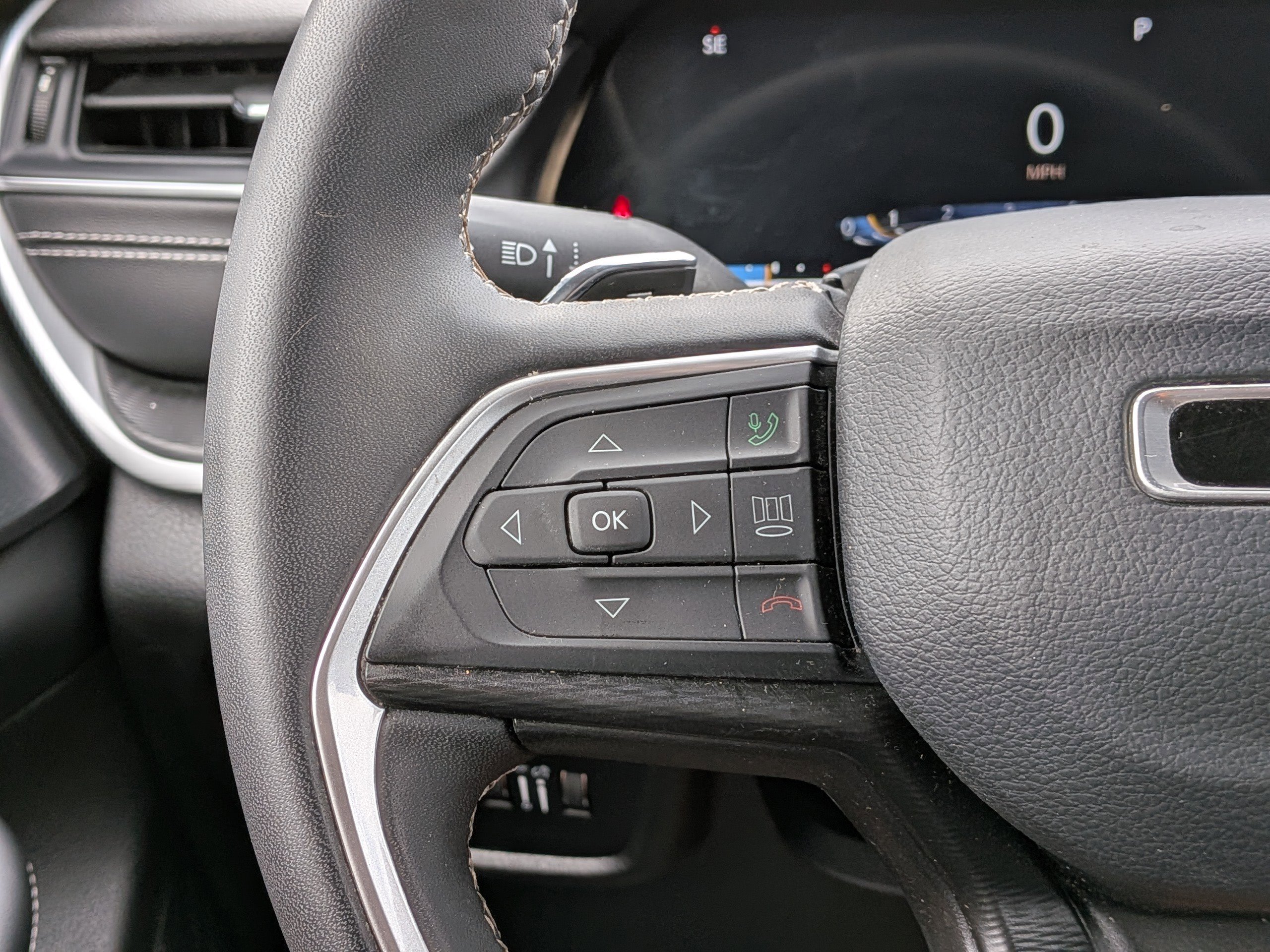 2023 Jeep Grand Cherokee Laredo photo 11