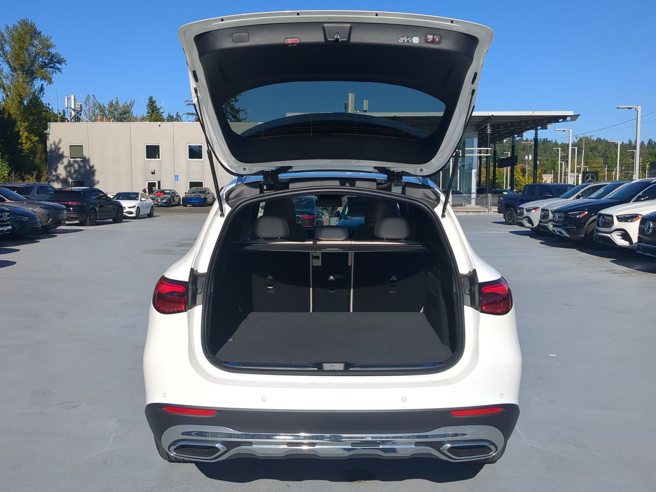 2026 Mercedes Benz GLC 300 4MATIC photo 23