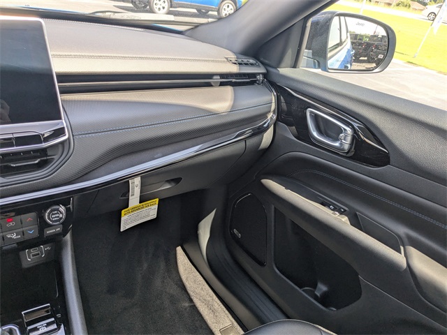 2025 Jeep Compass Latitude photo 16