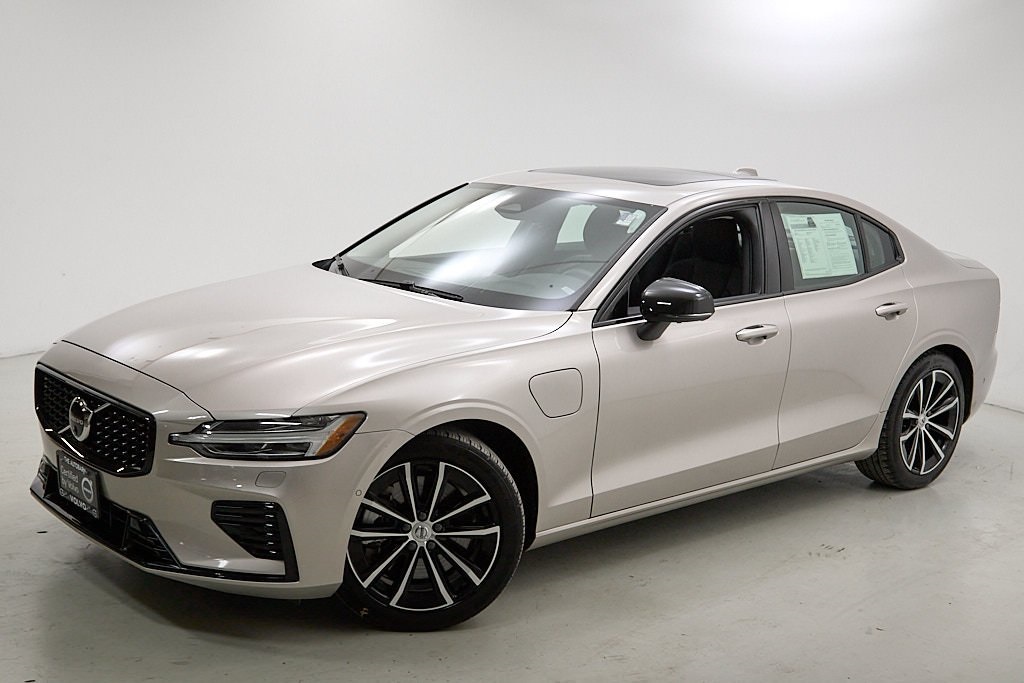 2025 VOLVO S60 - Image 2