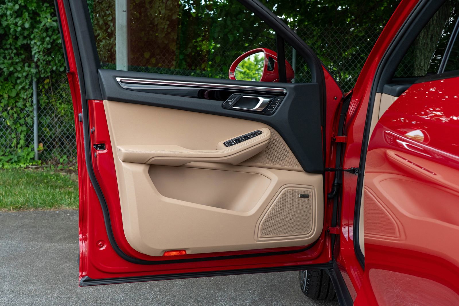 2025 Porsche Macan Base photo 20