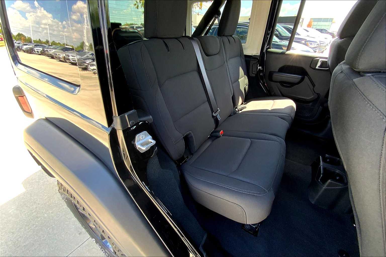 2022 Jeep Wrangler Unlimited Willys photo 19