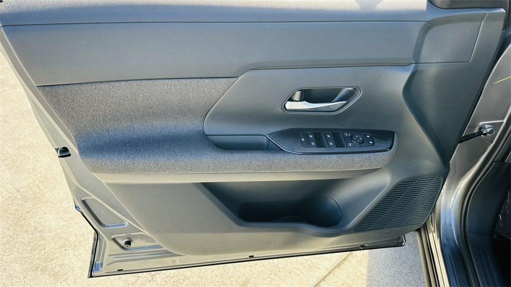 2026 Nissan Kicks SV photo 9