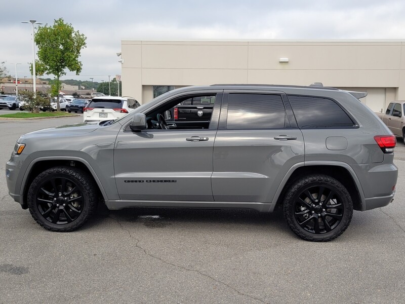 2020 Jeep Grand Cherokee Altitude photo 3