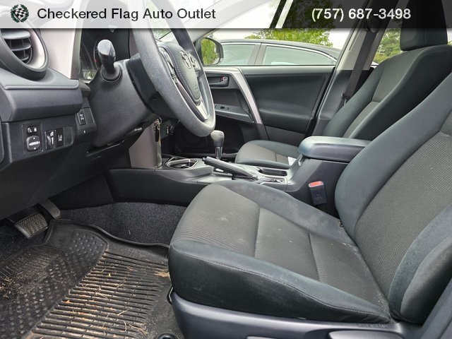 2018 Toyota RAV4 LE photo 7
