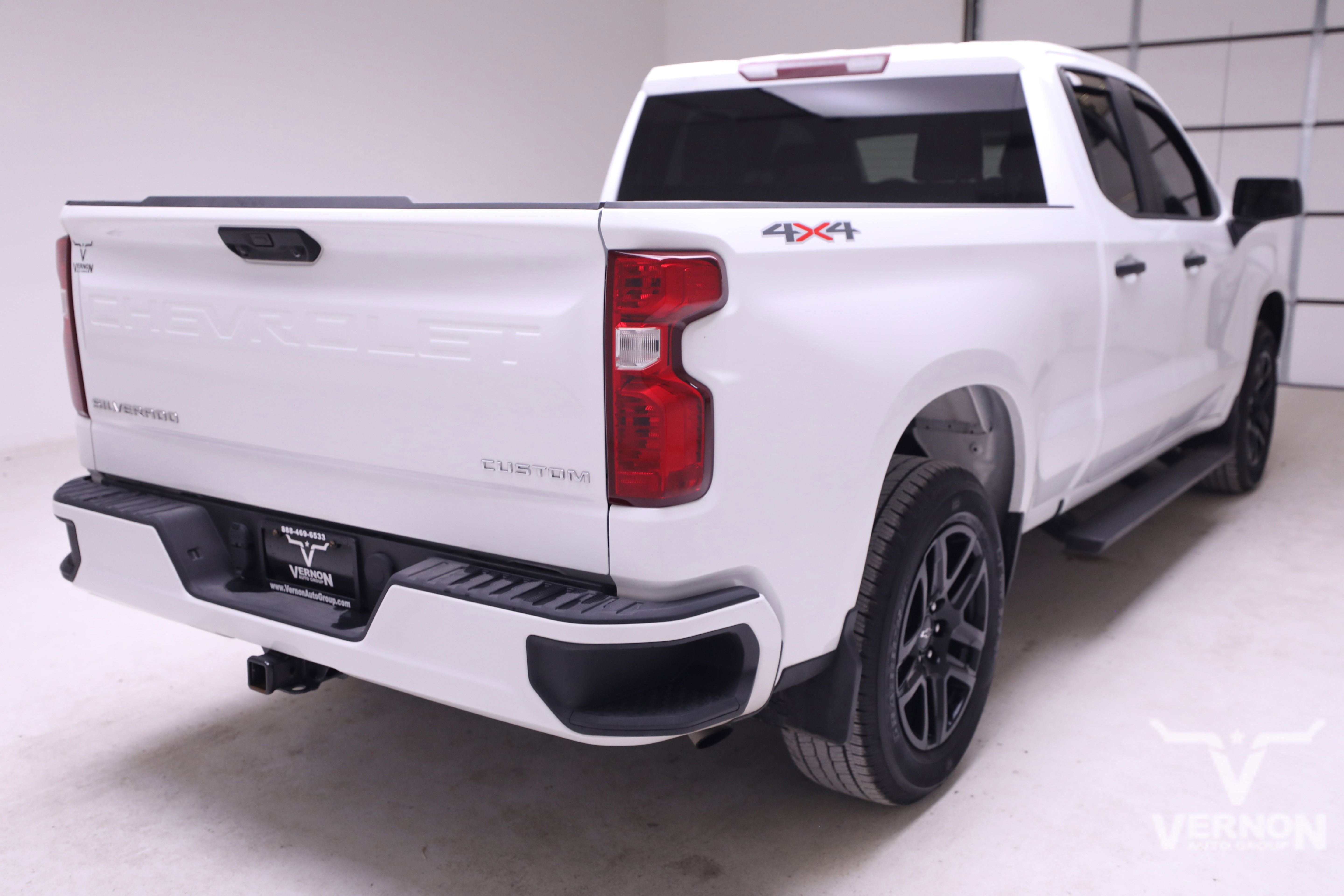 2025 Chevrolet Silverado 1500 Custom photo 3