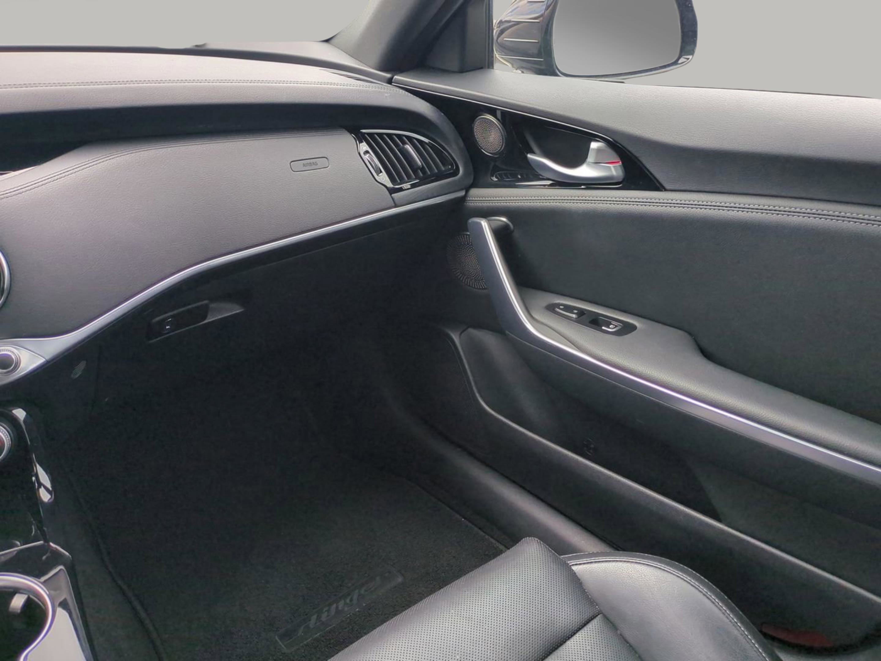 2022 Kia Stinger GT-Line photo 17