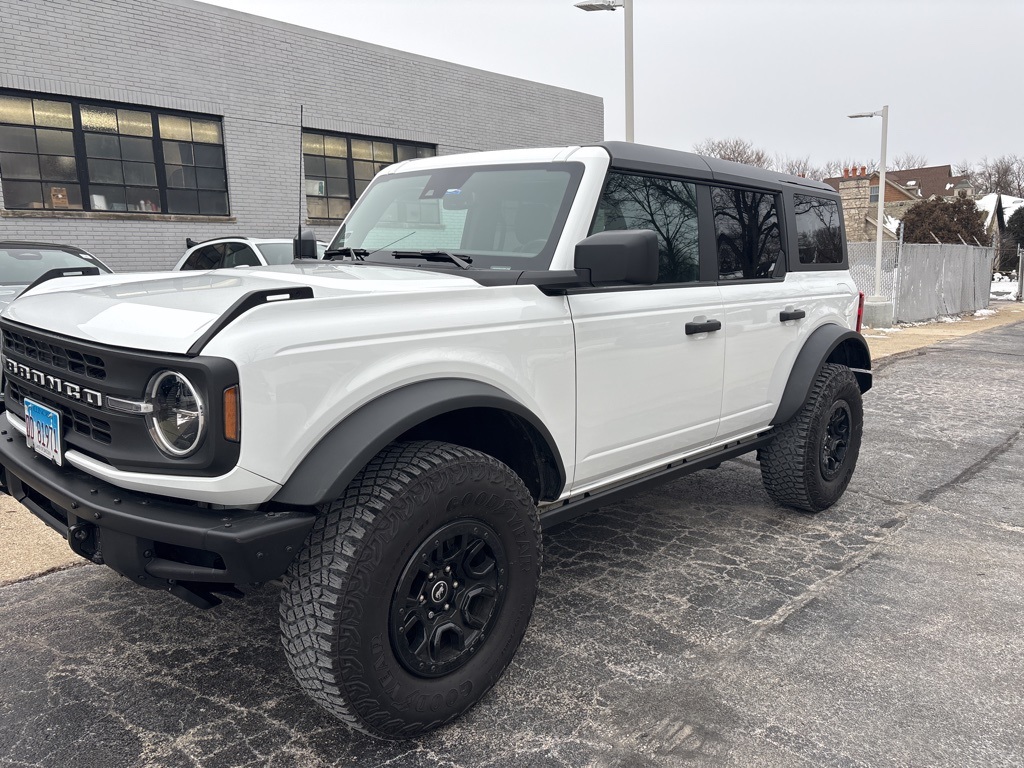 2022 Ford Bronco 4-Door Black Diamond's photo