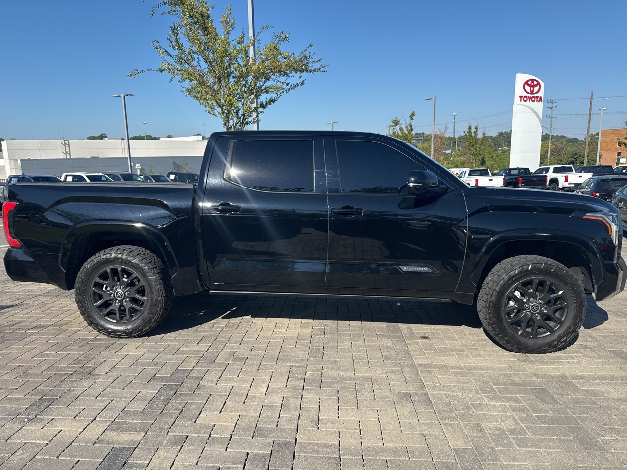 2023 Toyota Tundra Platinum CrewMax photo 4