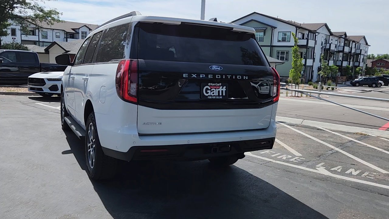 2025 Ford Expedition photo 6