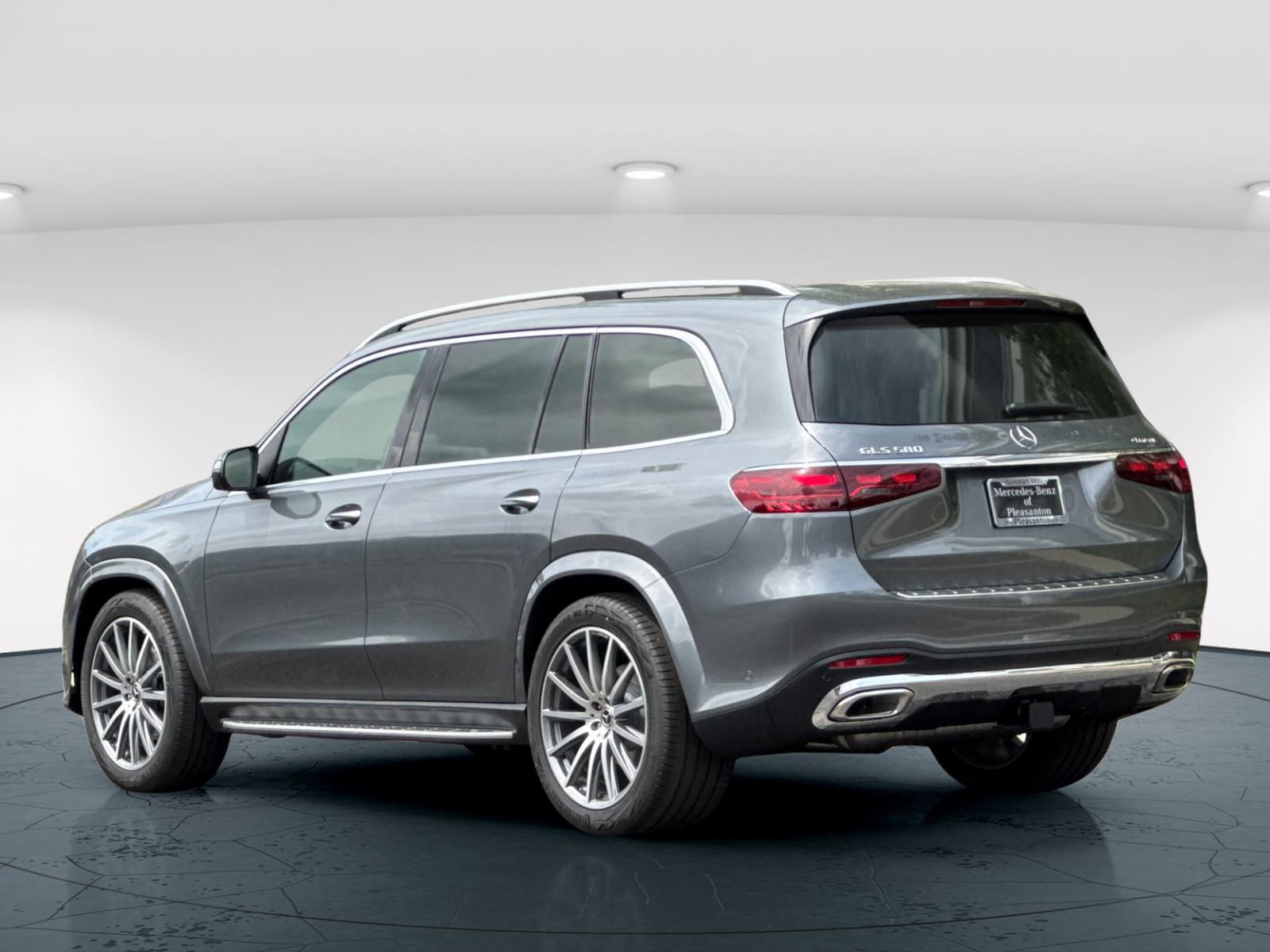 2025 Mercedes Benz GLS 580 4MATIC photo 4