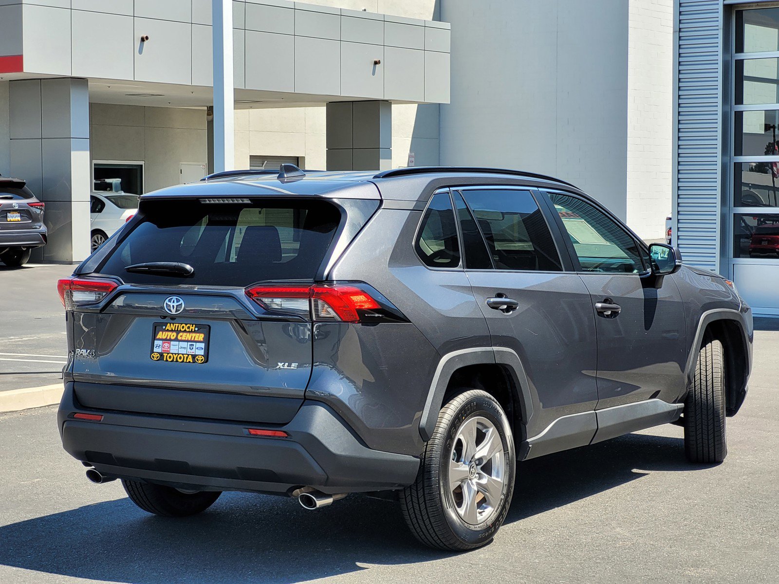 2024 Toyota RAV4 XLE photo 4