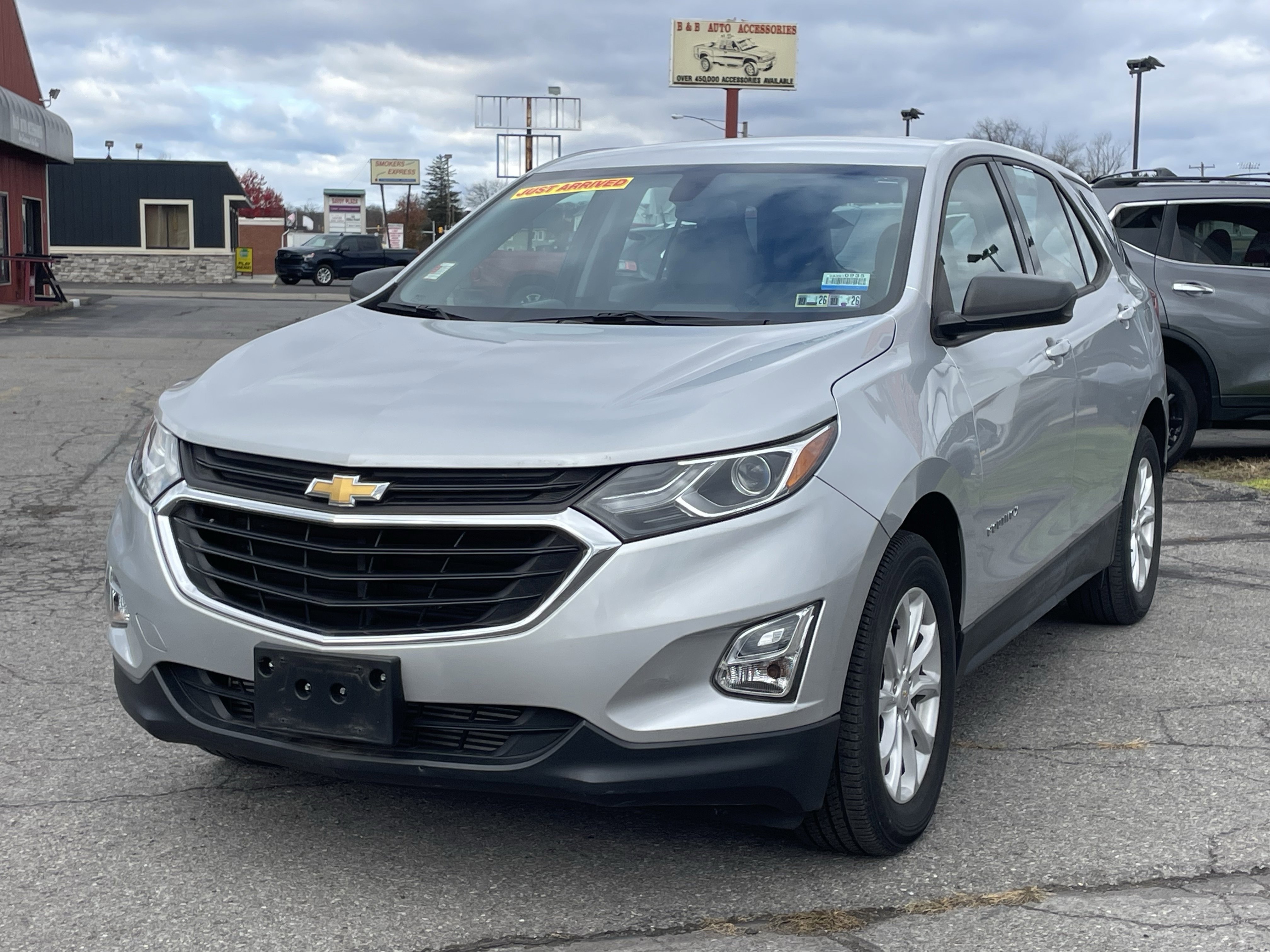2018 Chevrolet Equinox LS photo 2