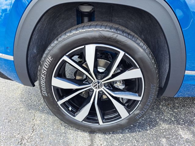 2025 Volkswagen Atlas Cross Sport SEL Premium R-Line photo 3