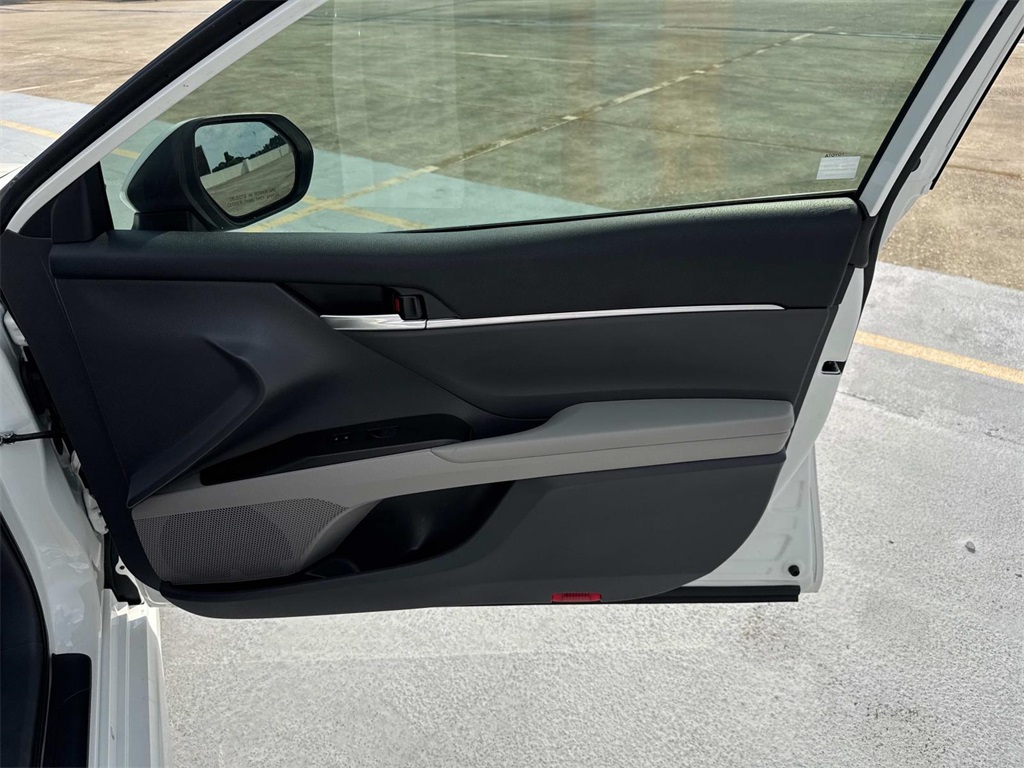 2023 Toyota Camry SE photo 11