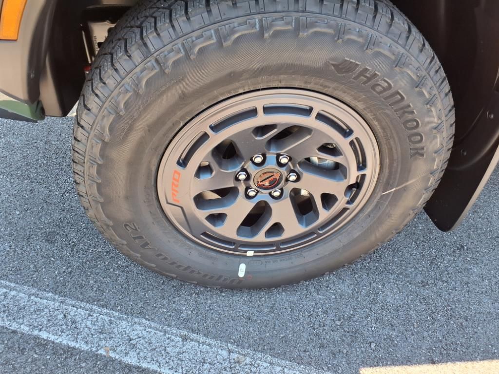 2025 Nissan Frontier Crew Cab PRO-4X photo 9